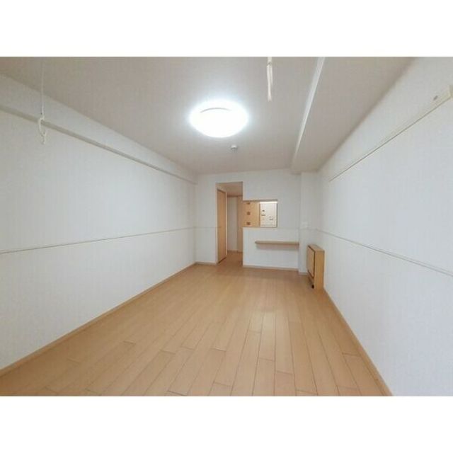 地下鉄四つ橋線 北加賀屋駅 徒歩8分 6階建 築17年の居間写真