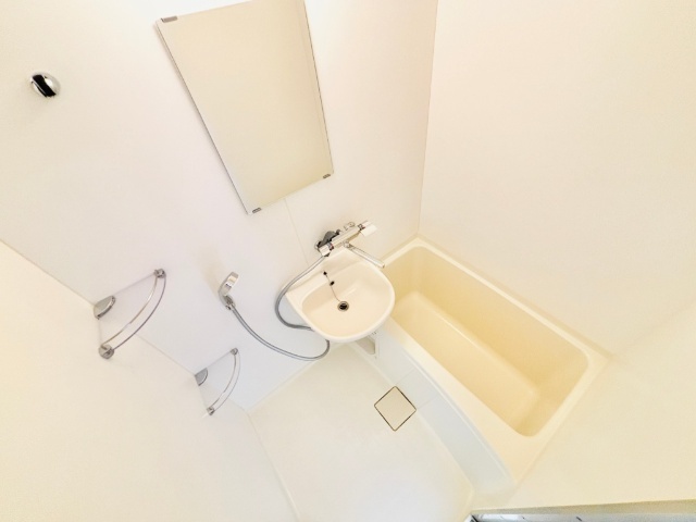 バス・シャワールーム　同一建物内２０６号室内装写真転載