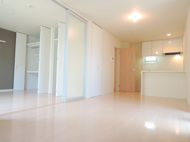 居室・リビング　★明るいフローリングの角部屋です★
