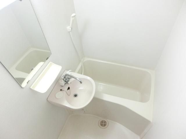 バス・シャワールーム　バス・トイレ別です。
