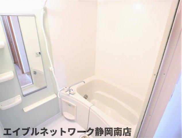 バス・シャワールーム　ゆったり過ごせるお風呂です