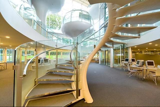 図書館　成蹊大学情報図書館（図書館）まで730m