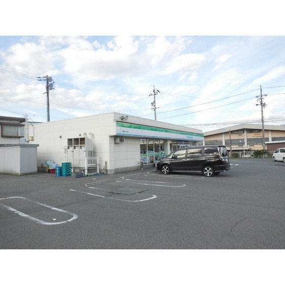 コンビニ　ファミリーマート安曇野下鳥羽店（コンビニ）まで317m