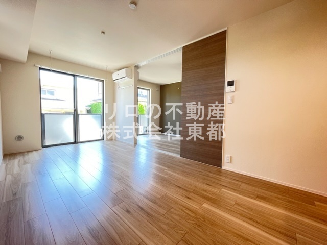 居室・リビング　２面採光なので、明るく風通しのよい過ごしやすいお部屋です♪