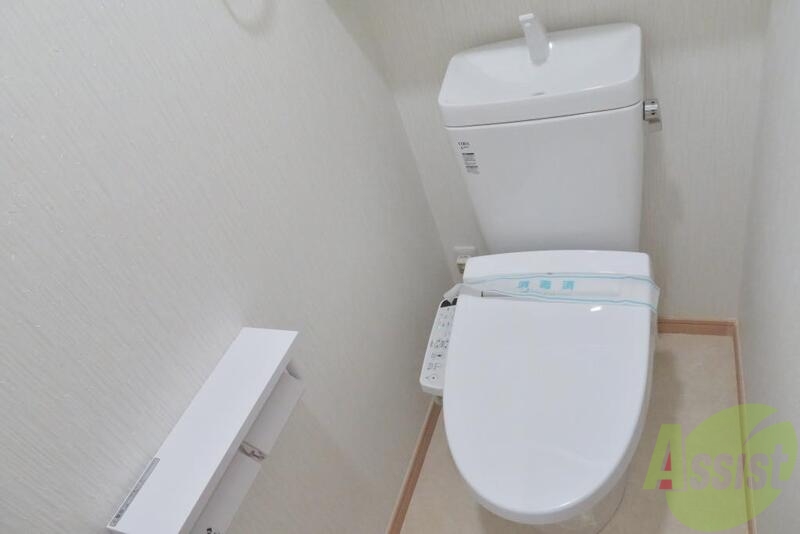 トイレ　温水洗浄機能付きで、いつでも快適ですね。