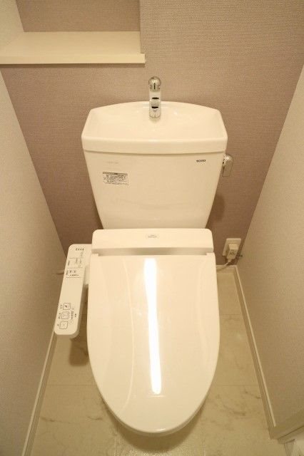 トイレ　※別号室の参考写真になります。