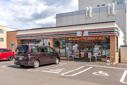 コンビニ　セブンイレブン札幌月寒中央通店（コンビニ）まで164m