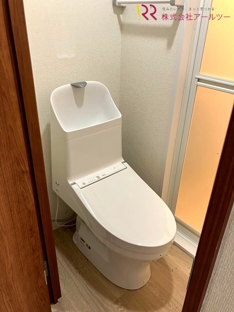 トイレ　ウォシュレット便座