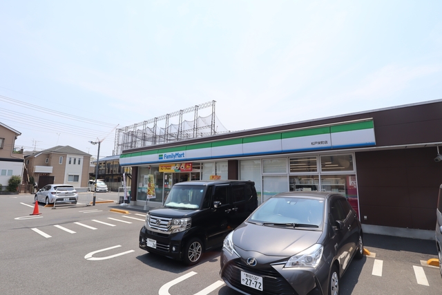 コンビニ　ファミリーマート松戸栄町店（コンビニ）まで408m