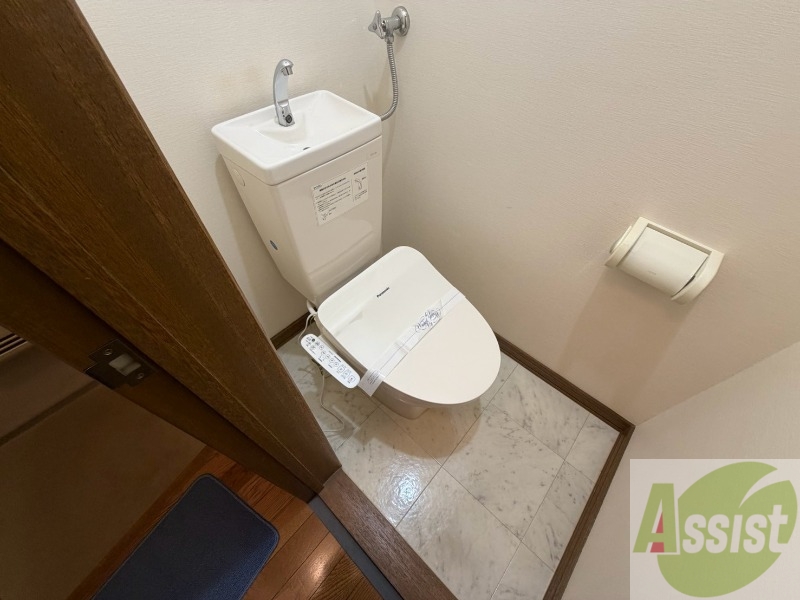 トイレ　こちらはトイレです。清潔感があり、安心して使用できます。