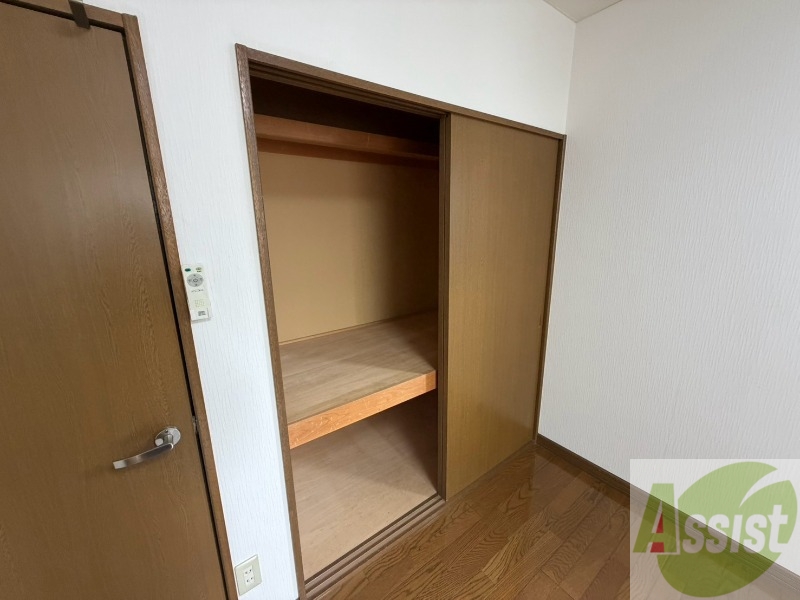 収納　寝室の収納です。部屋がすっきり片付きます。