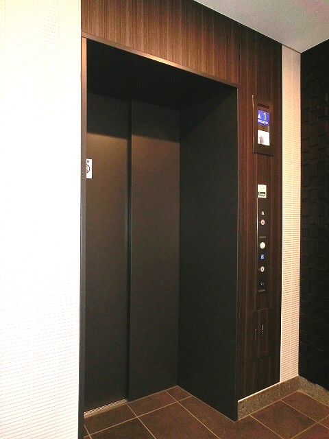 エントランス　キーがないと作動しないモニター付セキュリティエレベーターです