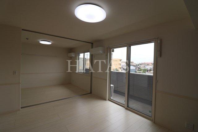 居室・リビング　同物件別部屋です。