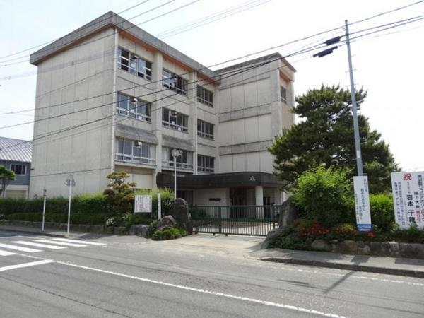 中学校　久留米市立牟田山中学校（中学校）まで1159m