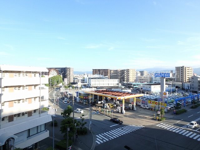 バルコニー　同物件、別タイプの写真となります。