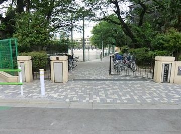 中学校　板橋区立赤塚第一中学校（中学校）まで499m