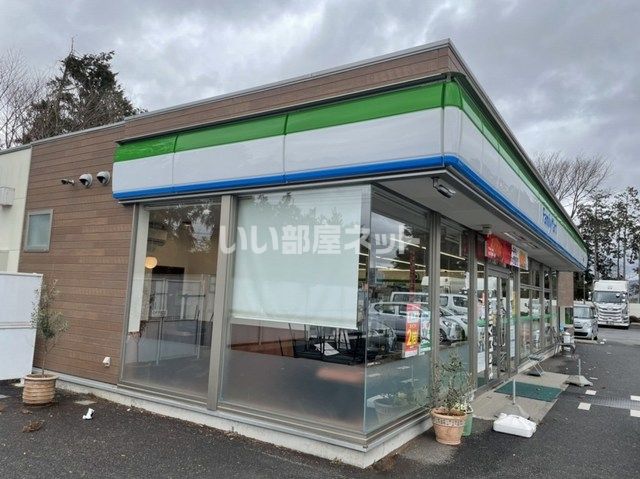 コンビニ　ファミリーマート 土浦都和店（コンビニ）まで587m