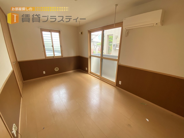 居室・リビング　シンプルで使いやすい居室です。