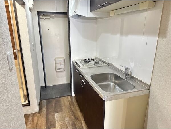 キッチン　※写真は同じマンションの違う部屋のものになります。