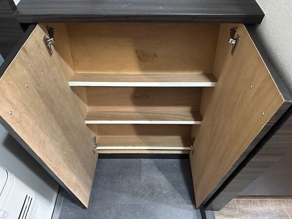 玄関　※写真は同じマンションの違う部屋のものになります。