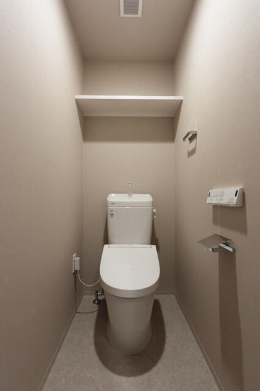 ブルーライン 横浜駅 徒歩8分 10階建 築1年のトイレ写真