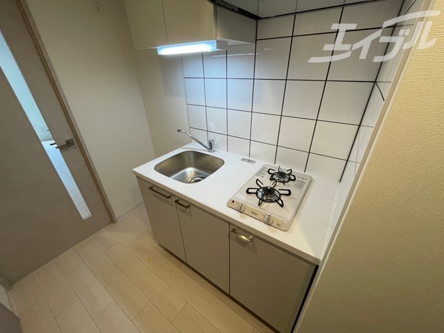 キッチン　口コンロの大きめキッチン