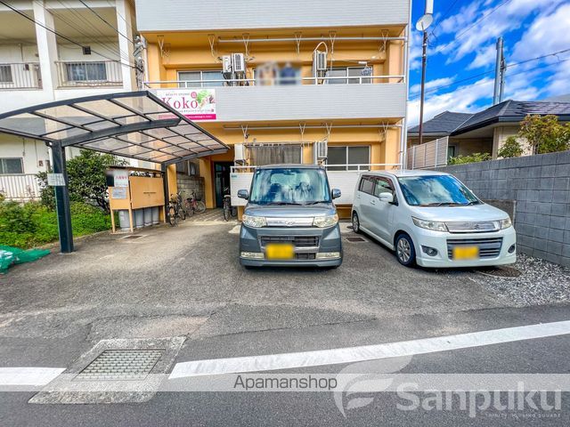 駐車場　駐車場