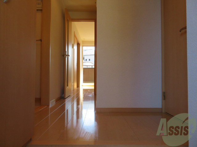 玄関　こちらは玄関からの目線になります広々してますね