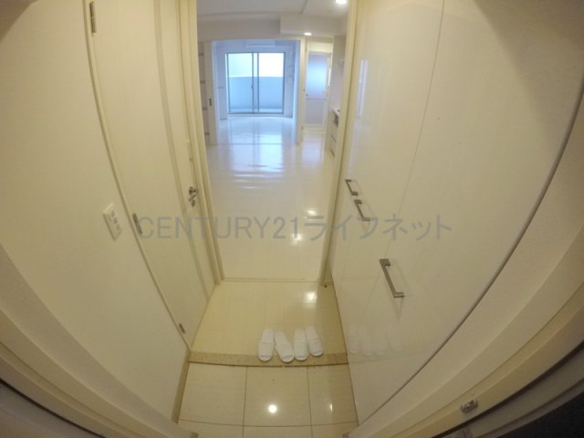 地下鉄御堂筋線 新大阪駅 徒歩10分 8階建 築14年の玄関写真