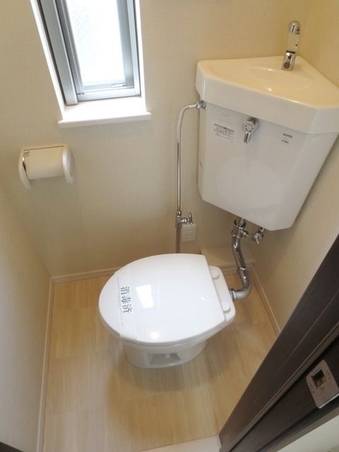 トイレ　★トイレに明り取りがあります★