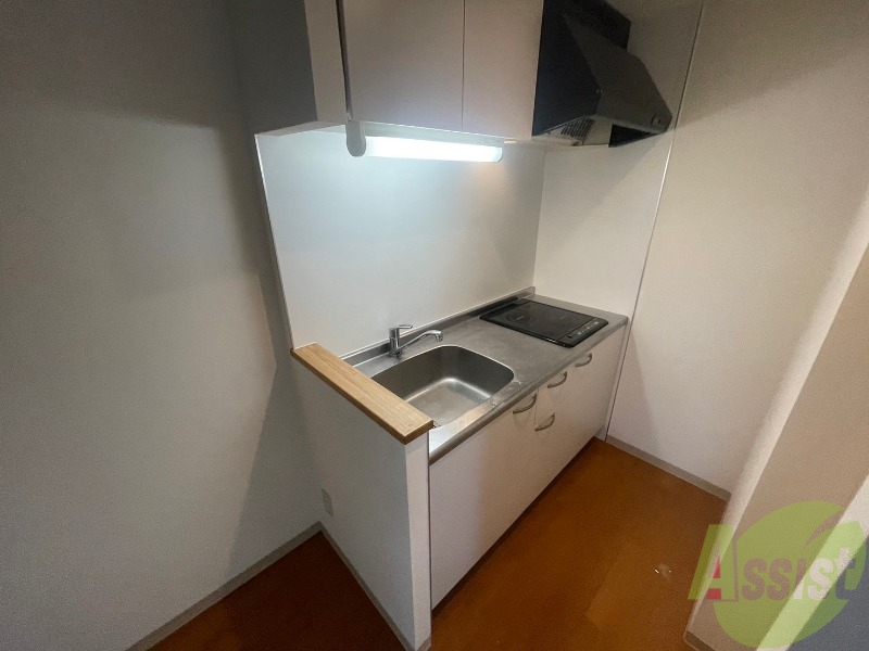 キッチン　ＩＨクッキングヒーターです！お手入れも楽々ですね。