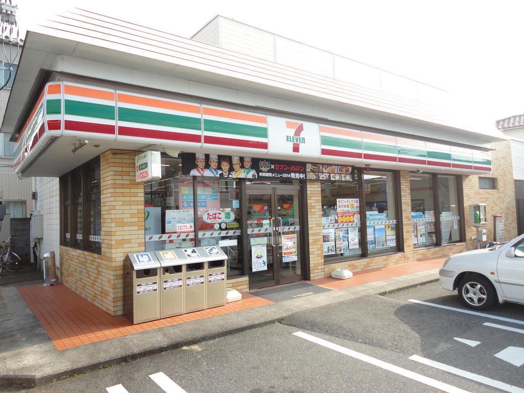 コンビニ　セブンイレブン新潟小針1丁目店（コンビニ）まで97m