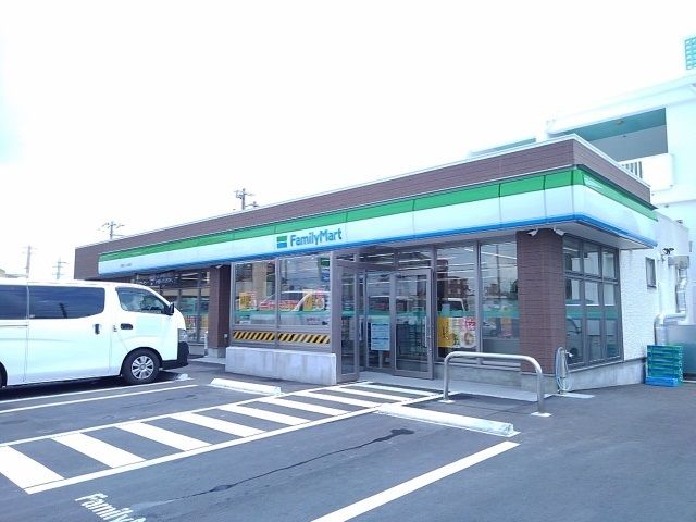 コンビニ　ファミリーマートビジュル前店（コンビニ）まで600m