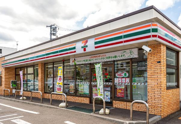 コンビニ　セブンイレブン南7条店（コンビニ）まで194m