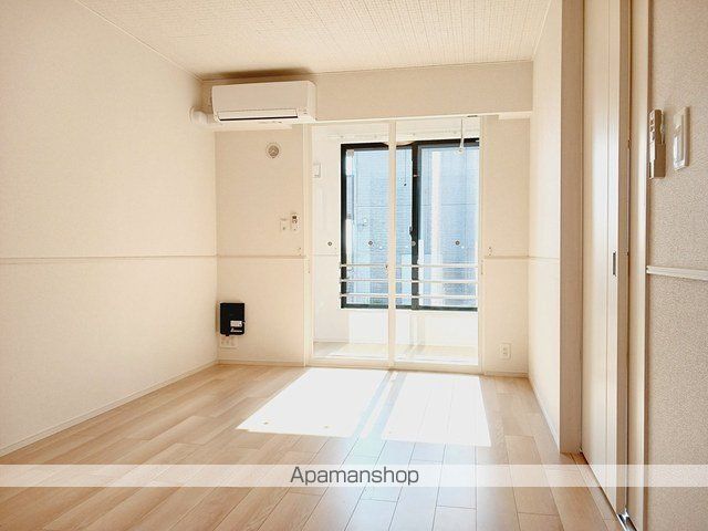 名鉄各務原線 鵜沼宿駅 徒歩10分 2階建 築2年の居間写真