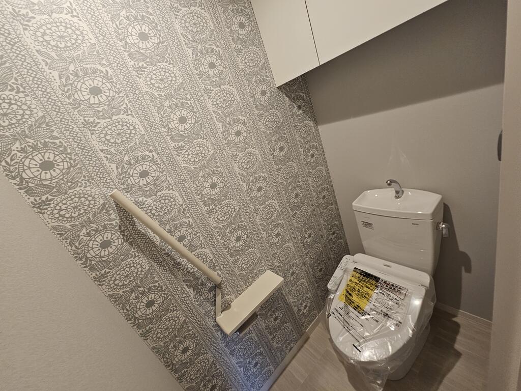 近鉄奈良線 河内花園駅 徒歩10分 3階建 築4年のトイレ写真