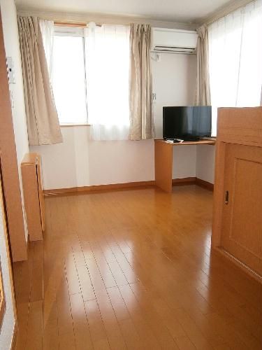 レオパレスみのりの居間写真