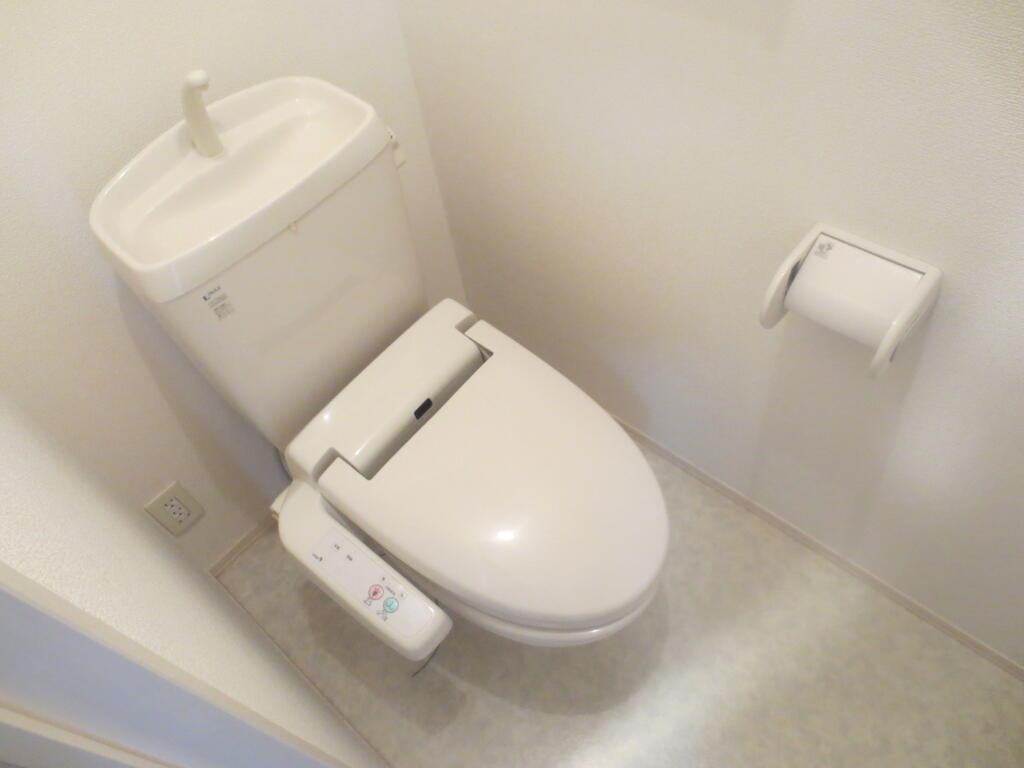 ＪＲ水郡線 上菅谷駅 徒歩15分 3階建 築19年のトイレ写真