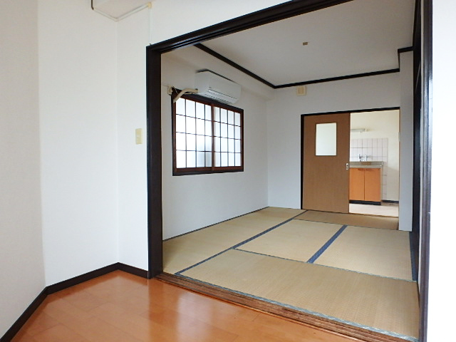 磯部ビルの居間写真