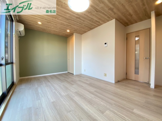 居室・リビング　同物件別部屋写真