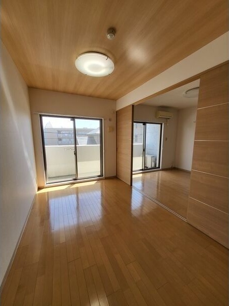 居室・リビング　※写真は同じマンションの違う部屋のものになります。