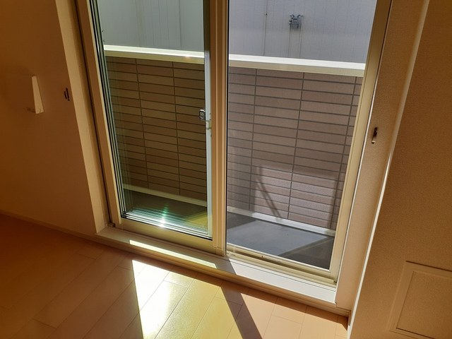 バルコニー　南向き/シャッター