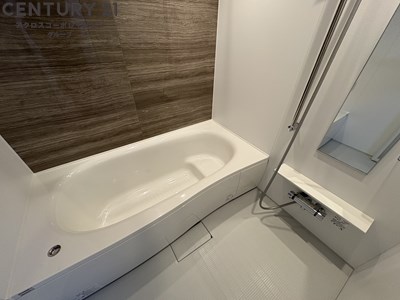 バス・シャワールーム　浴室乾燥・追い炊き機能付きのバスルーム♪
