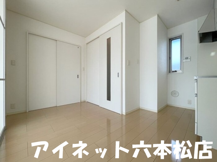居室・リビング　広々としたキッチンスペースが確保できます