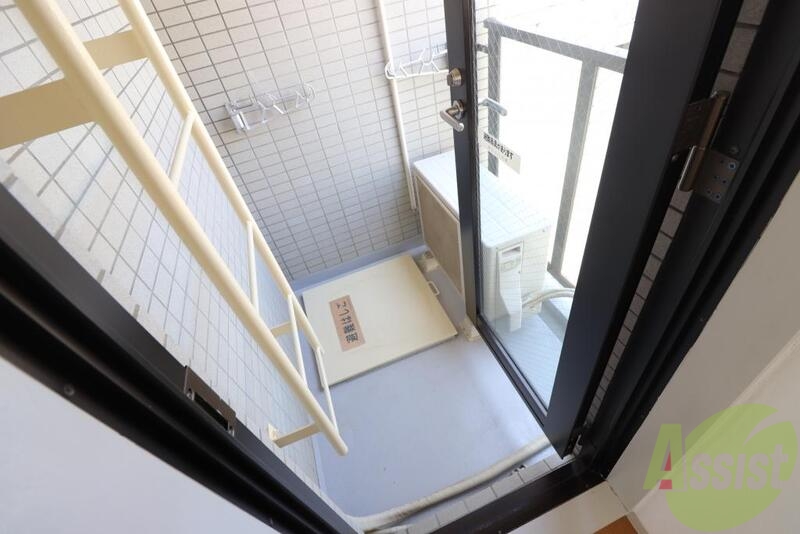 バルコニー　窓を大きく開けて、澄んだ空気を部屋いっぱいに取り込もう