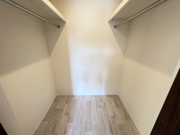 収納　同物件別部屋のお写真になります。左右対称のお部屋の写真の場合