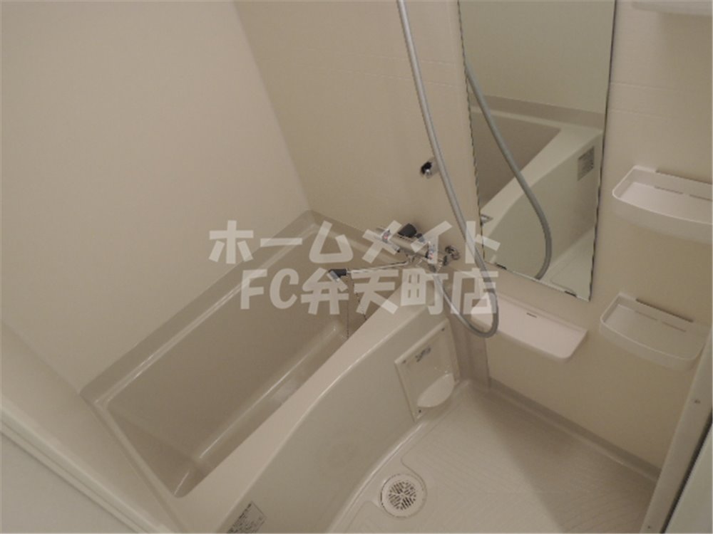 バス・シャワールーム　落ち着いた空間のお風呂です
