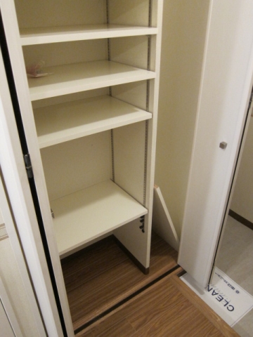 玄関　収納たっぷりの玄関収納