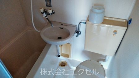 トイレ　同建物別室の写真です。