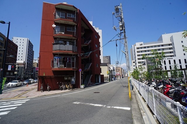 広島市中区千田町のマンションの建物外観